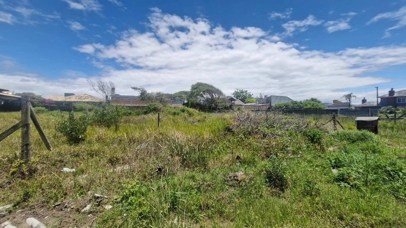Terreno a duas quadras do mar ótimo para investir: 1ª foto da galeria de imagens do imóvel