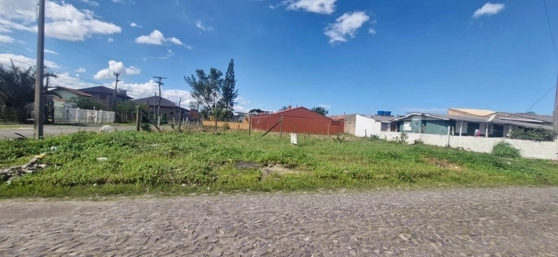 Terreno de esquina muito bem localizado pronto para construir: 3ª foto da galeria de imagens do imóvel