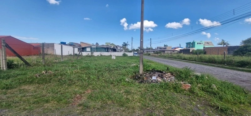 Terreno de esquina muito bem localizado pronto para construir: 1ª foto da galeria de imagens do imóvel