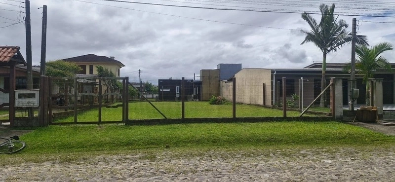 Terreno a 3 quadras do mar com preço imperdível!!: 1ª foto da galeria de imagens do imóvel