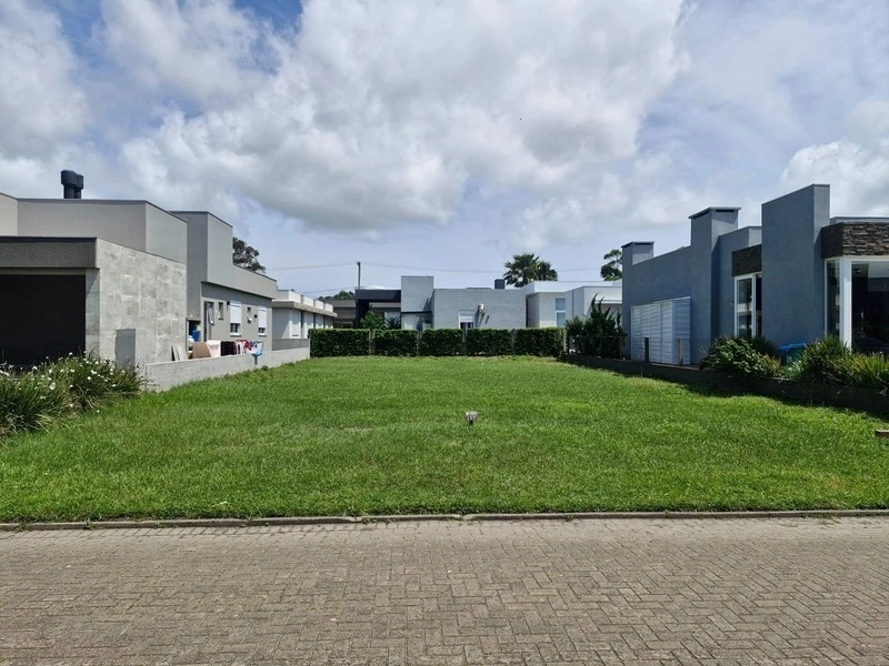 Terreno perfeito para se morar no condomínio Dubai: 1ª foto da galeria de imagens do imóvel