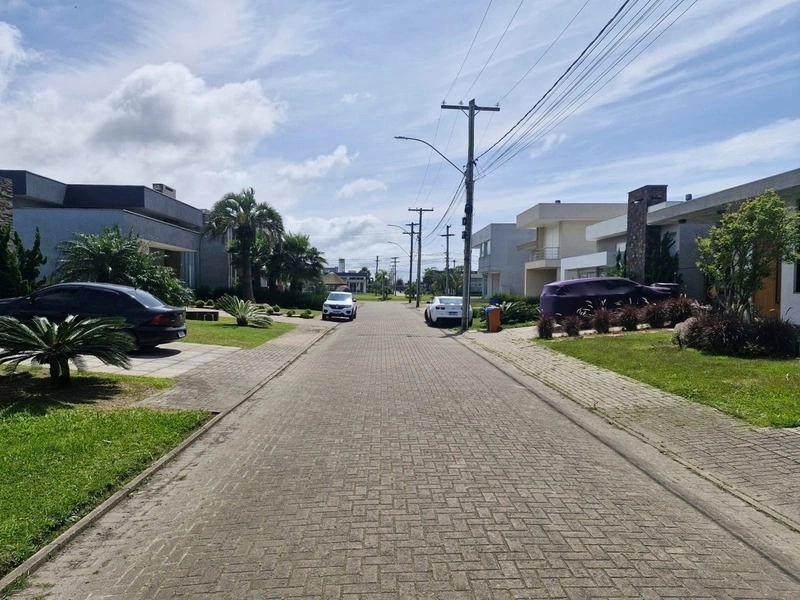 Terreno perfeito para se morar no condomínio Dubai: 3ª foto da galeria de imagens do imóvel