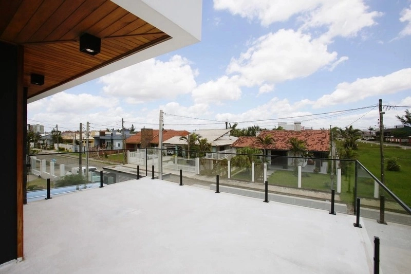 Casa com padrão único com 3 dormitórios e piscina no bairro Zona Nova: 24ª foto da galeria de imagens do imóvel