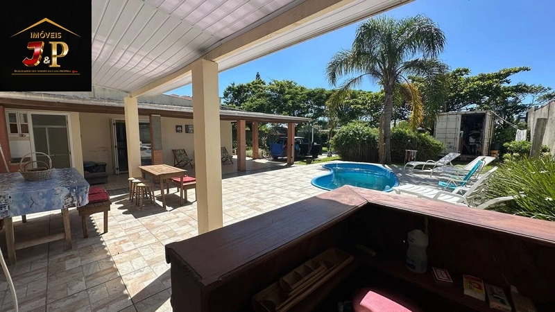 Casa com 2 terrenos, 3 quartos e piscina a 150m do mar: 1ª foto da galeria de imagens do imóvel