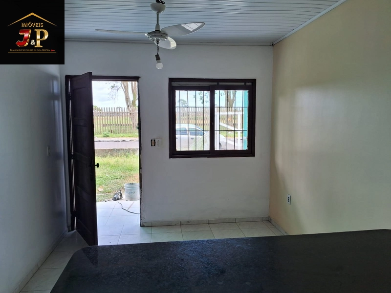 Casa no centro com 2 dormitórios e grande pátio: 13ª foto da galeria de imagens do imóvel