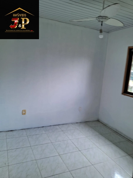 Casa no centro com 2 dormitórios e grande pátio: 8ª foto da galeria de imagens do imóvel