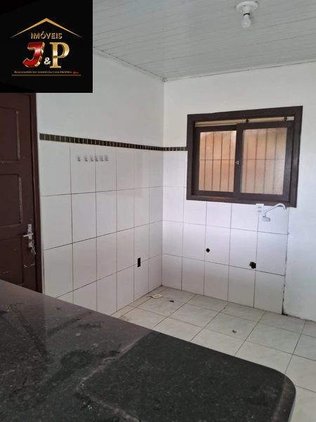 Casa no centro com 2 dormitórios e grande pátio: 6ª foto da galeria de imagens do imóvel