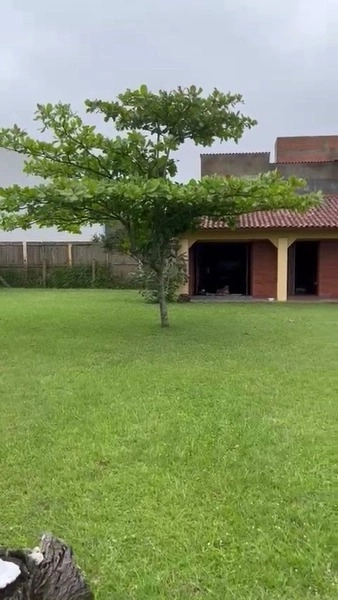CASA COM 2 TERRENOS MUITO BEM LOCALIZADA NO ARAÇÁ -CAPÃO DA CANOA: 3ª foto da galeria de imagens do imóvel
