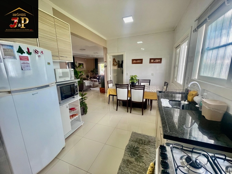 Casa incrível com 3 dormitórios à 3 quadras do mar: 17ª foto da galeria de imagens do imóvel