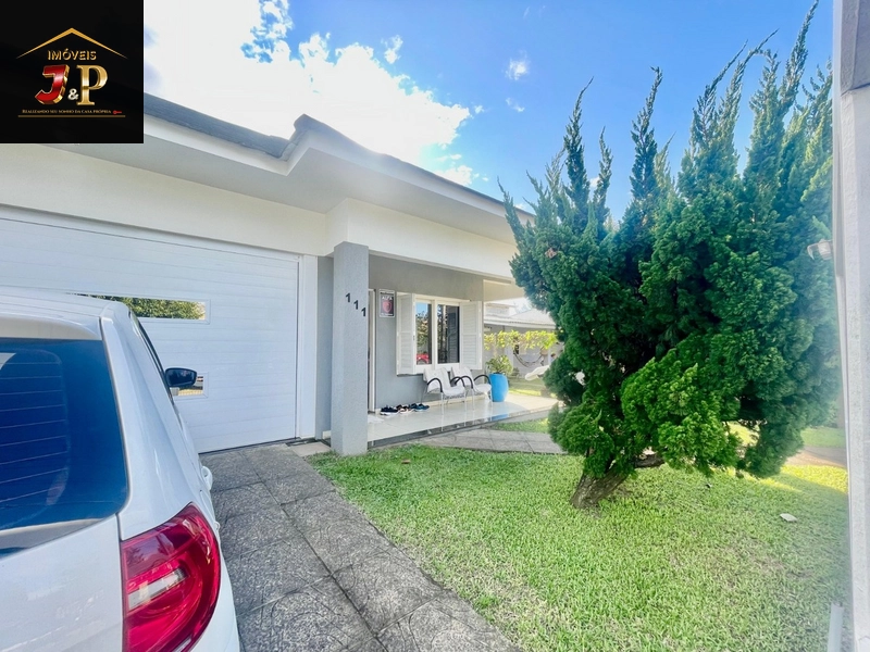 Casa incrível com 3 dormitórios à 3 quadras do mar: 3ª foto da galeria de imagens do imóvel