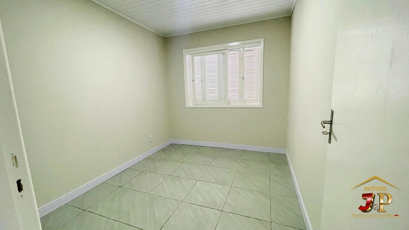 Casa com 2 dormitórios de frente a avenida: 9ª foto da galeria de imagens do imóvel