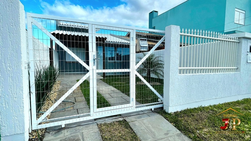 Casa com 2 dormitórios de frente a avenida: 4ª foto da galeria de imagens do imóvel