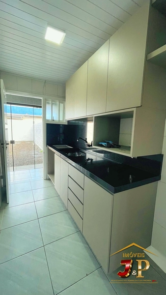 Casa com 2 dormitórios de frente a avenida: 3ª foto da galeria de imagens do imóvel