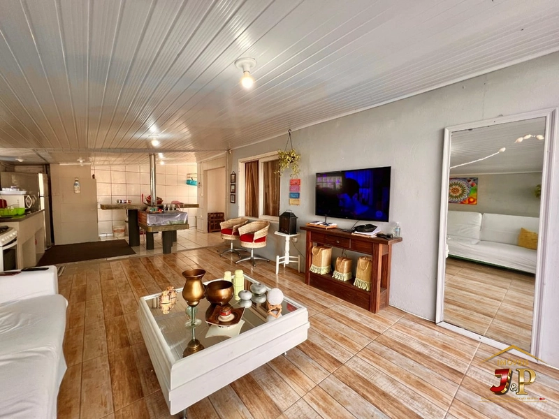 Linda casa bem localizada com 2 dormitórios e piscina: 11ª foto da galeria de imagens do imóvel