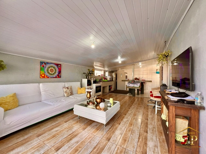 Linda casa bem localizada com 2 dormitórios e piscina: 7ª foto da galeria de imagens do imóvel