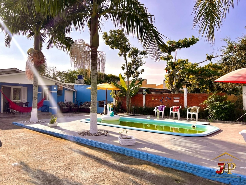 Linda casa bem localizada com 2 dormitórios e piscina: 13ª foto da galeria de imagens do imóvel