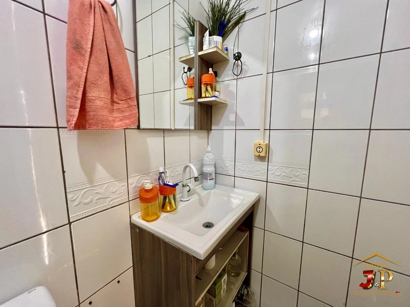 Linda casa bem localizada com 2 dormitórios e piscina: 10ª foto da galeria de imagens do imóvel
