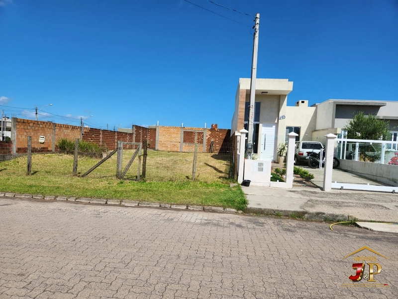 Terreno bem localizado com obra em andamento: 1ª foto da galeria de imagens do imóvel