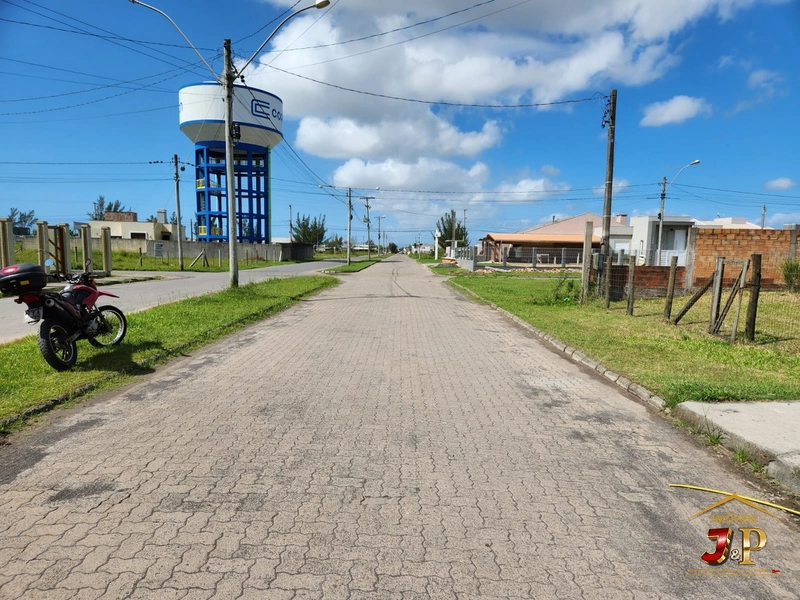 Terreno bem localizado com obra em andamento: 2ª foto da galeria de imagens do imóvel