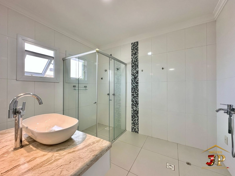 Casa de padrão exemplar no condomínio Condado: 16ª foto da galeria de imagens do imóvel