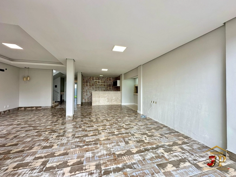 Casa de padrão exemplar no condomínio Condado: 3ª foto da galeria de imagens do imóvel