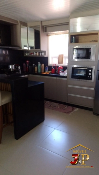 Casa com 2 dormitórios e grande terreno: 1ª foto da galeria de imagens do imóvel