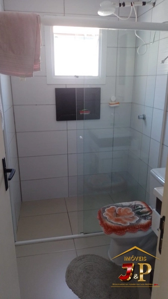Casa com 2 dormitórios e grande terreno: 9ª foto da galeria de imagens do imóvel