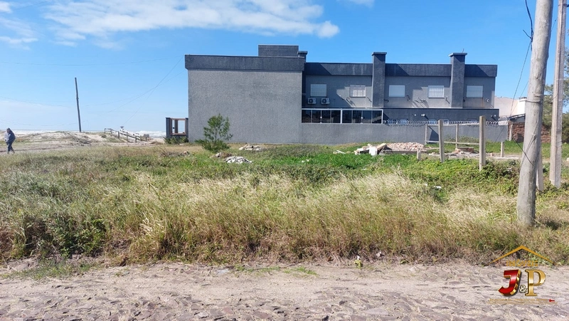 Terreno de esquina com 206m² ideal para construir: 2ª foto da galeria de imagens do imóvel
