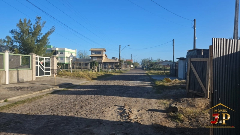 Terreno com valor imperdível, 198m² a 3 quadras do mar: 4ª foto da galeria de imagens do imóvel