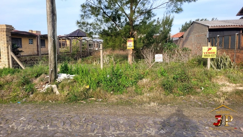 Terreno em ótima localização, 360m² a duas quadras do mar: 2ª foto da galeria de imagens do imóvel