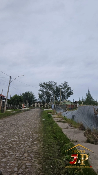 Terreno com 351m²a duas quadras do mar pronto para construir: 3ª foto da galeria de imagens do imóvel
