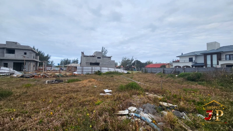 Terreno com 351m²a duas quadras do mar pronto para construir: 1ª foto da galeria de imagens do imóvel