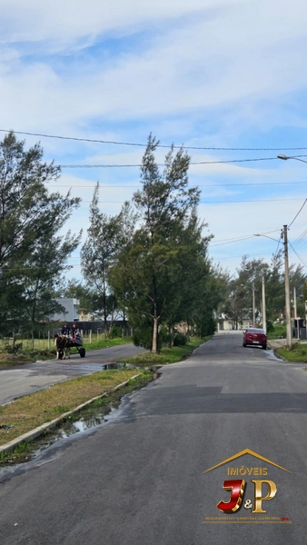 Terreno com 275m², de frente para a avenida a uma quadra do mar: 2ª foto da galeria de imagens do imóvel