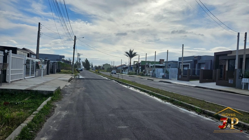 Terreno com 275m², de frente para a avenida a uma quadra do mar: 3ª foto da galeria de imagens do imóvel