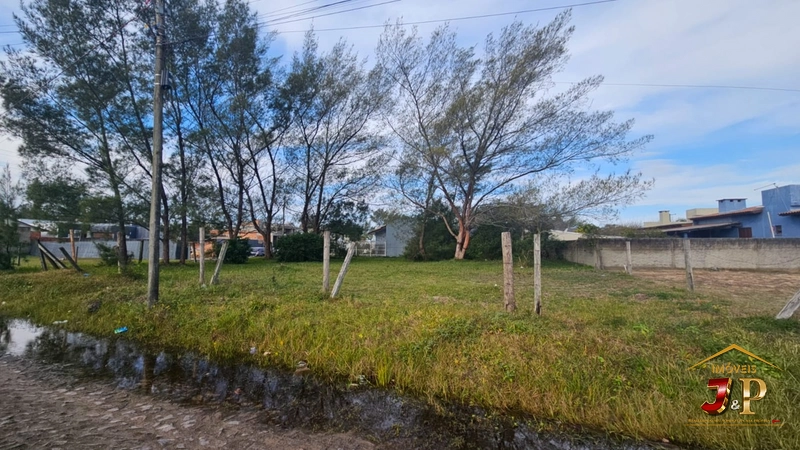 Terreno de esquina com 670m², a 120m do mar, imperdível!!: 4ª foto da galeria de imagens do imóvel
