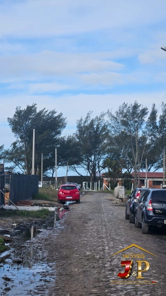 Terreno de esquina com 670m², a 120m do mar, imperdível!!: 3ª foto da galeria de imagens do imóvel