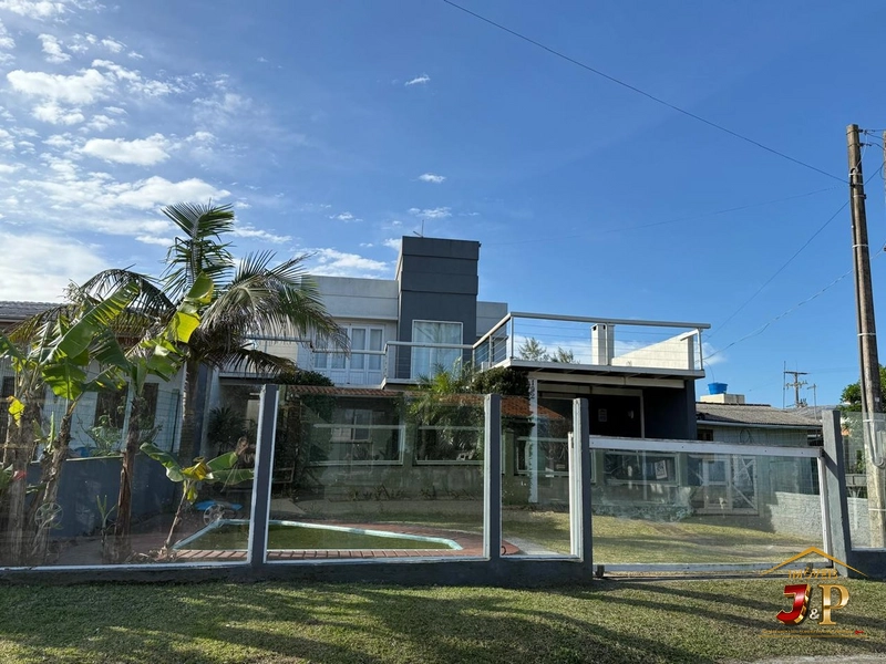 Casa a alguns passos do mar, 3 dormitórios e piscina por preço único!!: 1ª foto da galeria de imagens do imóvel