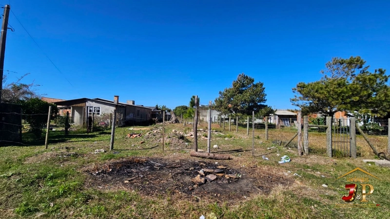 Terreno bem localizado: 1ª foto da galeria de imagens do imóvel