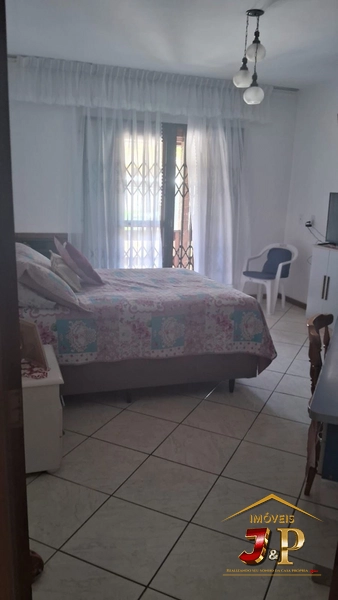 Sobrado de 3 andares, com 4 dormitórios e piscina: 5ª foto da galeria de imagens do imóvel