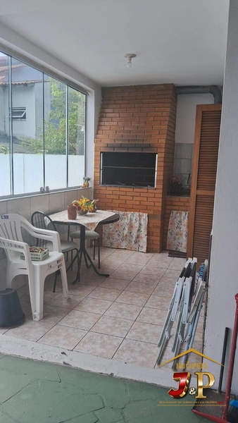 Sobrado de 3 andares, com 4 dormitórios e piscina: 21ª foto da galeria de imagens do imóvel