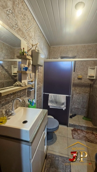 Casa bem localizada, com 2 dormitórios e terreno inteiro: 10ª foto da galeria de imagens do imóvel