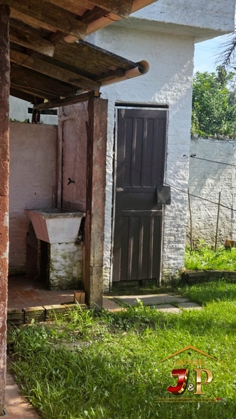 Casa bem localizada, com 2 dormitórios e terreno inteiro: 11ª foto da galeria de imagens do imóvel