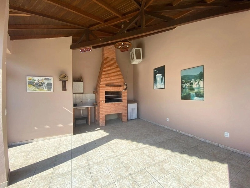 Casa com 3 dormitórios e 3 terrenos, a poucos passos do mar: 14ª foto da galeria de imagens do imóvel