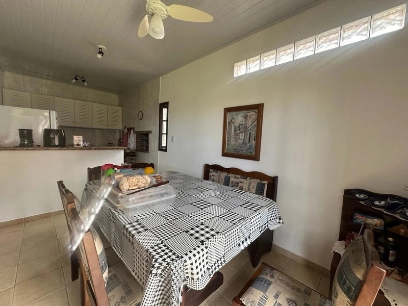 Casa com 3 dormitórios e 3 terrenos, a poucos passos do mar: 7ª foto da galeria de imagens do imóvel
