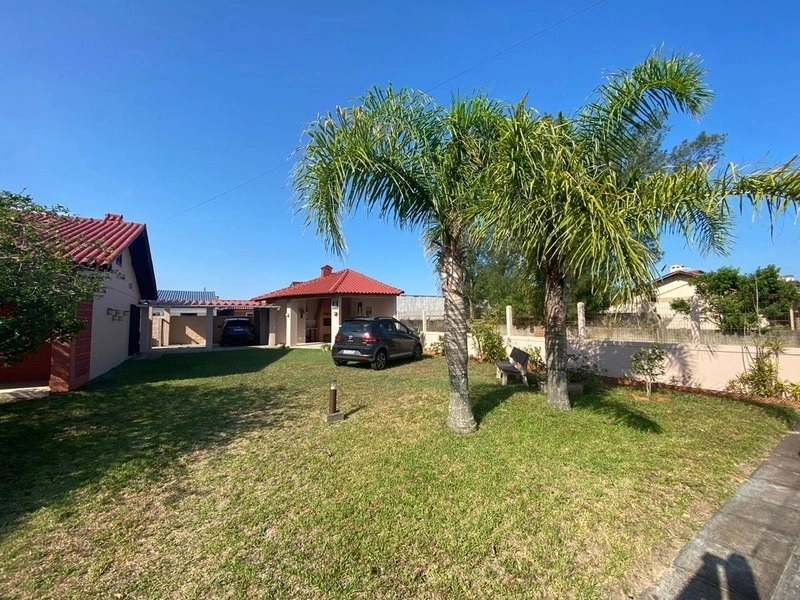 Casa com 3 dormitórios e 3 terrenos, a poucos passos do mar: 9ª foto da galeria de imagens do imóvel