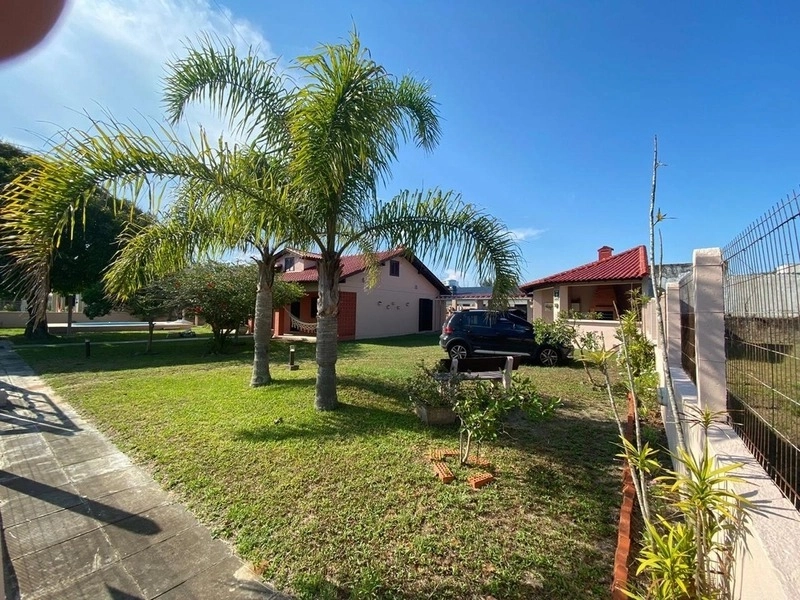 Casa com 3 dormitórios e 3 terrenos, a poucos passos do mar: 10ª foto da galeria de imagens do imóvel