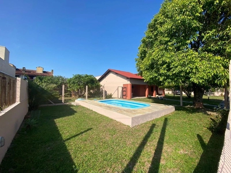 Casa com 3 dormitórios e 3 terrenos, a poucos passos do mar: 8ª foto da galeria de imagens do imóvel