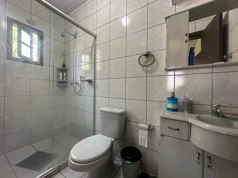 Casa com 3 dormitórios e 3 terrenos, a poucos passos do mar: 3ª foto da galeria de imagens do imóvel