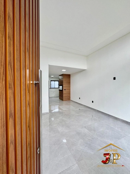 Casa bem localizada com 2 dormitórios: 16ª foto da galeria de imagens do imóvel