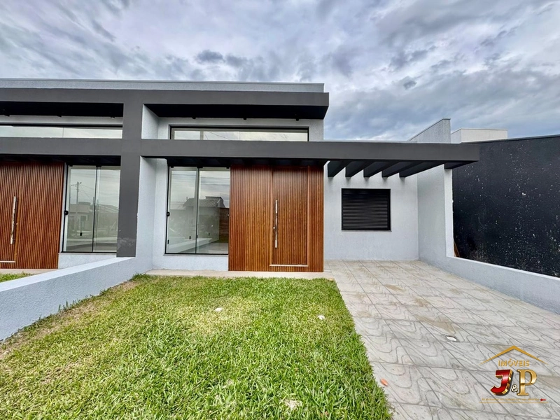 Casa bem localizada com 2 dormitórios: 2ª foto da galeria de imagens do imóvel